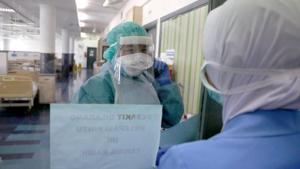 FILE PHOTO: Nurses talk to each other through a glass at the coronavirus disease (COVID-19) ward at Kuala Lumpur Hospital, in Kuala Lumpur, Malaysia April 21, 2020. (Representational)(REUTERS) FILE PHOTO: Nurses talk to each other through a glass at the coronavirus disease (COVID-19) ward at Kuala Lumpur Hospital, in Kuala Lumpur, Malaysia April 21, 2020. (Representational)(REUTERS)
