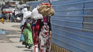 Migrant daily wage laborers walk with their belongings during a nationwide lockdown to control the spread of coronavirus in India.(AP) Migrant daily wage laborers walk with their belongings during a nationwide lockdown to control the spread of coronavirus in India.(AP)