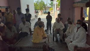 Villagers in Parwana Memoodpur in Bulandshahr gather to mourn Col Ashutosh Sharma.(HT PHOTO) Villagers in Parwana Memoodpur in Bulandshahr gather to mourn Col Ashutosh Sharma.(HT PHOTO)