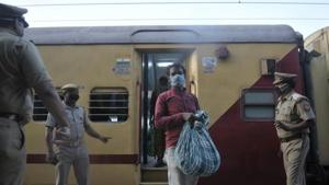 Migrants from Nashik in Maharashtra at Charbagh railway station in Lucknow on Sunday. They came on the special Shramik Express train.(Deepak Gupta/HT Photo) Migrants from Nashik in Maharashtra at Charbagh railway station in Lucknow on Sunday. They came on the special Shramik Express train.(Deepak Gupta/HT Photo)