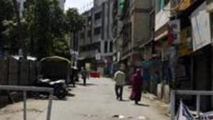 According to police, five shops of non-essential goods per lane between 10am and 6pm will be allowed to operate in non-containment areas of the city while liquor stores will reopen in the district(Rahul Raut/HT file photo) According to police, five shops of non-essential goods per lane between 10am and 6pm will be allowed to operate in non-containment areas of the city while liquor stores will reopen in the district(Rahul Raut/HT file photo)