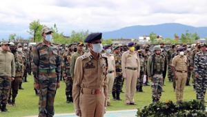 Indian Army pays tribute to martyrs who lost their lives in the line of duty, in Jammu and Kashmir’s Handwara on Sunday.(ANI Photo) Indian Army pays tribute to martyrs who lost their lives in the line of duty, in Jammu and Kashmir’s Handwara on Sunday.(ANI Photo)