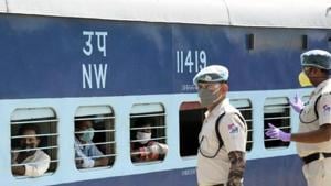 Police personnel look on as a train carrying migrants from Jaipur rolls into the Danapur station, Patna May 2, 2020(Santosh Kumar/ HTPhoto) Police personnel look on as a train carrying migrants from Jaipur rolls into the Danapur station, Patna May 2, 2020(Santosh Kumar/ HTPhoto)