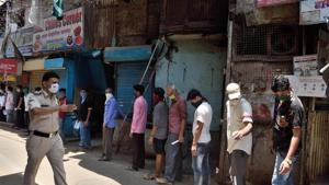 Several citizens complained about long queues outside alcohol shops as well as grocery stores.(Satish Bate/HT file photo) Several citizens complained about long queues outside alcohol shops as well as grocery stores.(Satish Bate/HT file photo)