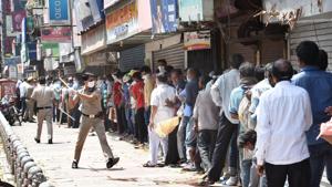 A police personnel trying to ensure order and social distancing as people queue outside a liquor shop in Daryaganj, New Delhi.(Arvind Yadav/HT Photo) A police personnel trying to ensure order and social distancing as people queue outside a liquor shop in Daryaganj, New Delhi.(Arvind Yadav/HT Photo)