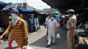 Meerut city magistrate Satyendra Kumar Singh admitted that maintaining an uninterrupted supply of fruits and vegetables amid the pandemic poses a massive challenge for the district administration.. (Photo by Nitin Kanotra / Hindustan Times) Meerut city magistrate Satyendra Kumar Singh admitted that maintaining an uninterrupted supply of fruits and vegetables amid the pandemic poses a massive challenge for the district administration.. (Photo by Nitin Kanotra / Hindustan Times)