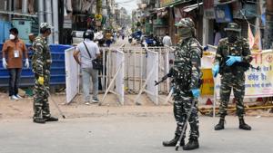 Central Reserve Police (CRPF) personnel stationed near the coronavirus containment zone in Hindpirhi, Ranchi, Jharkhand.(Diwakar Prasad/HT Photo) Central Reserve Police (CRPF) personnel stationed near the coronavirus containment zone in Hindpirhi, Ranchi, Jharkhand.(Diwakar Prasad/HT Photo)