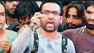 Riyaz Naikoo, who was leading the banned Hizbul Mujahideen in Kashmir valley, had been trapped in Beighbora village in Pulwama.((Photo: Twitter/@IjoydeepRoy)) Riyaz Naikoo, who was leading the banned Hizbul Mujahideen in Kashmir valley, had been trapped in Beighbora village in Pulwama.((Photo: Twitter/@IjoydeepRoy))