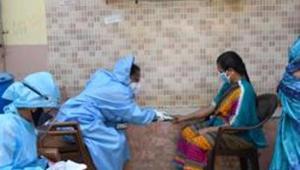 The municipal bodies of Kalyan-Dombilvali, Ulhasnagar and Badlapur issued orders on Tuesday banning their residents to come back home if they travel to Mumbai for work.(Satish Bate/HT Photo) The municipal bodies of Kalyan-Dombilvali, Ulhasnagar and Badlapur issued orders on Tuesday banning their residents to come back home if they travel to Mumbai for work.(Satish Bate/HT Photo)