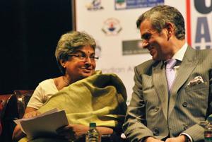 Poet Eunice de Souza (1940-2017) with then-chief minister of Kashmir, Omar Abdullah, at the Goa Art & Literature Festival, 2012.(Siddesh Mayenkar/Herald Review) Poet Eunice de Souza (1940-2017) with then-chief minister of Kashmir, Omar Abdullah, at the Goa Art & Literature Festival, 2012.(Siddesh Mayenkar/Herald Review)