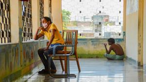 Migrant labourers stays in a shelter provided by PMC at Indira Gandhi model school at Aundh in Pune.(Milind Saurkar/HT File Photo) Migrant labourers stays in a shelter provided by PMC at Indira Gandhi model school at Aundh in Pune.(Milind Saurkar/HT File Photo)