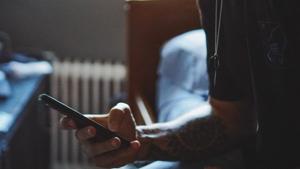 The device people use to communicate can affect the extent to which they are willing to disclose intimate or personal information about themselves, suggests a recent research.(USPLASH) The device people use to communicate can affect the extent to which they are willing to disclose intimate or personal information about themselves, suggests a recent research.(USPLASH)