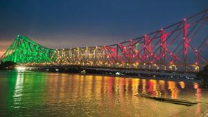 Kolkata’s Howrah Bridge was lit up to mark Gurudev Rabindranth Tagore’s birth anniversary as well as to honour Corona Warriors, May 8, 2020.(HT Photo) Kolkata’s Howrah Bridge was lit up to mark Gurudev Rabindranth Tagore’s birth anniversary as well as to honour Corona Warriors, May 8, 2020.(HT Photo)