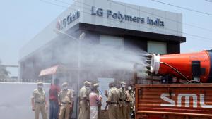 Municipal workers decontaminate the area outside of the LG Polymers Plant following a gas leak at the plant in Visakhapatnam, India, May 8, 2020.(Reuters photo) Municipal workers decontaminate the area outside of the LG Polymers Plant following a gas leak at the plant in Visakhapatnam, India, May 8, 2020.(Reuters photo)