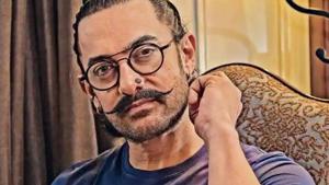 Aamir Khan promotes scriptwriters, asks them to continue working despite lockdown. Aamir Khan promotes scriptwriters, asks them to continue working despite lockdown.
