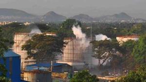 The gas leakage from the plant was reported on Thursday morning after the company tried to restart operations following the partial easing of the coronavirus lockdown.(PTI photo) The gas leakage from the plant was reported on Thursday morning after the company tried to restart operations following the partial easing of the coronavirus lockdown.(PTI photo)