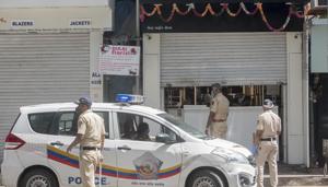 File photo: Mumbai police personnel at Vile parle.(Satyabrata Tripathy/HT Photo) File photo: Mumbai police personnel at Vile parle.(Satyabrata Tripathy/HT Photo)