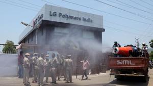 Municipal workers decontaminate outside of the LG Polymers Plant following a gas leak at the plant in Visakhapatnam.(Reuters Photo) Municipal workers decontaminate outside of the LG Polymers Plant following a gas leak at the plant in Visakhapatnam.(Reuters Photo)