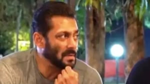 Salman Khan speaks to Waluscha De Sousa at his Panvel farmhouse. Salman Khan speaks to Waluscha De Sousa at his Panvel farmhouse.