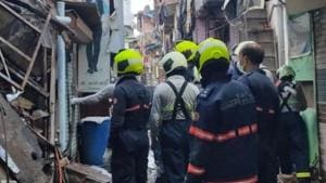 Mumbai fire brigade officials carry out rescue operation.(SOURCED) Mumbai fire brigade officials carry out rescue operation.(SOURCED)