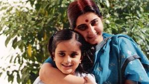 The image shows a young Sushma Swaraj with Bansuri Swaraj as a kid.(Twitter/@BansuriSwaraj) The image shows a young Sushma Swaraj with Bansuri Swaraj as a kid.(Twitter/@BansuriSwaraj)