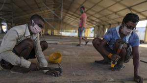 The resumption of work in these industrial units and construction sites will collectively generate work for over 1.10 lakh workers, officials said.(Bloomberg) The resumption of work in these industrial units and construction sites will collectively generate work for over 1.10 lakh workers, officials said.(Bloomberg)