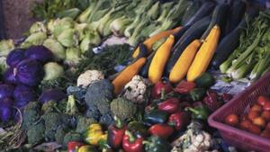 Shoppers cut spending on ready-made meals and bought more fruit and vegetables, turning to healthier eating during coronavirus lockdowns.(Unsplash) Shoppers cut spending on ready-made meals and bought more fruit and vegetables, turning to healthier eating during coronavirus lockdowns.(Unsplash)
