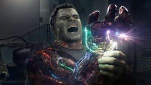 Hulk uses the gauntlet in Avengers: Endgame. Hulk uses the gauntlet in Avengers: Endgame.