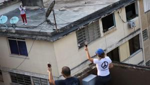 Neighbors cheer from different rooftops during a nationwide quarantine.(REUTERS) Neighbors cheer from different rooftops during a nationwide quarantine.(REUTERS)