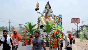 Due to their arrival in huge numbers, the Uttarakhand government has to make special arrangements for their safety and to facilitate the smooth conduct of the yatra.(HT PHOTO.) Due to their arrival in huge numbers, the Uttarakhand government has to make special arrangements for their safety and to facilitate the smooth conduct of the yatra.(HT PHOTO.)