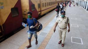 Seven more trains- four from Pune and three from Kolhapur- are scheduled to leave carrying 9,368 migrants.(Bachchan Kumar/ HT photo. Representative image) Seven more trains- four from Pune and three from Kolhapur- are scheduled to leave carrying 9,368 migrants.(Bachchan Kumar/ HT photo. Representative image)