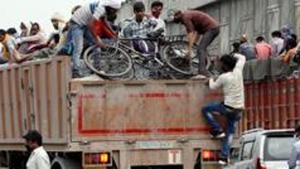 Millions of workers were left without work across cities and towns in India when the lockdown was announced on March 24, resulting in the first wave of workers going back to their villages.(ANI photo) Millions of workers were left without work across cities and towns in India when the lockdown was announced on March 24, resulting in the first wave of workers going back to their villages.(ANI photo)