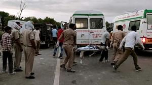 Police personnel take an injured to hospital as 24 migrant laborers died and others got injured after the truck in which they traveling collided with another truck in Auraiya on May 16.(ANI) Police personnel take an injured to hospital as 24 migrant laborers died and others got injured after the truck in which they traveling collided with another truck in Auraiya on May 16.(ANI)