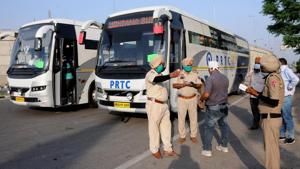 The latest lockdown guidelines issued by Union Home Secretary Ajay Bhalla indicate that inter-state bus services will be allowed with the provision that states on both ends give their consent.(PTI PHOTO.) The latest lockdown guidelines issued by Union Home Secretary Ajay Bhalla indicate that inter-state bus services will be allowed with the provision that states on both ends give their consent.(PTI PHOTO.)