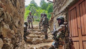 Army personnel take positions during an encounter with the militants in a village in Gundana area of Doda district, Sunday, May 17, 2020.(PTI) Army personnel take positions during an encounter with the militants in a village in Gundana area of Doda district, Sunday, May 17, 2020.(PTI)