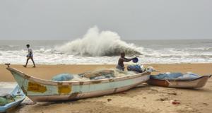 The extremely severe cyclone is expected to cross in between Digha in West Bengal and Hatiya islands in Bangladesh, IMD.(PTI) The extremely severe cyclone is expected to cross in between Digha in West Bengal and Hatiya islands in Bangladesh, IMD.(PTI)