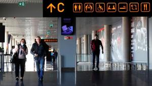 People walk in the terminal as flights resume during the coronavirus disease (COVID-19) outbreak in Riga international airport, Latvia May 18, 2020. REUTERS/Ints Kalnins(REUTERS) People walk in the terminal as flights resume during the coronavirus disease (COVID-19) outbreak in Riga international airport, Latvia May 18, 2020. REUTERS/Ints Kalnins(REUTERS)
