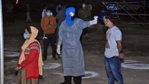 Migrants from Uttarkashi undergo thermal screening as they arrive at Chinyalisour by government buses during the Covid-19 lockdown last week.(ANI Photo) Migrants from Uttarkashi undergo thermal screening as they arrive at Chinyalisour by government buses during the Covid-19 lockdown last week.(ANI Photo)