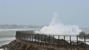 The cyclone is being continuously tracked by the Doppler Weather Radar (DWR) at Vishakhapatnam in Andhra Pradesh.(PTI) The cyclone is being continuously tracked by the Doppler Weather Radar (DWR) at Vishakhapatnam in Andhra Pradesh.(PTI)