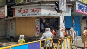 Shops opening up on Laxmi Road in Pune.(Dheeraj Bengrut/HT photo) Shops opening up on Laxmi Road in Pune.(Dheeraj Bengrut/HT photo)