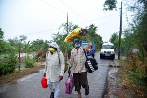 Storm surge during landfall is expected to be 4 to 6 meters above astronomical tide in parts of West Bengal.(PTI) Storm surge during landfall is expected to be 4 to 6 meters above astronomical tide in parts of West Bengal.(PTI)