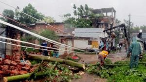 Workers try to restore a power line after a tree fell on it during a storm due to Cyclone Amphan, in Burdwan district of West Bengal.(PTI Photo) Workers try to restore a power line after a tree fell on it during a storm due to Cyclone Amphan, in Burdwan district of West Bengal.(PTI Photo)