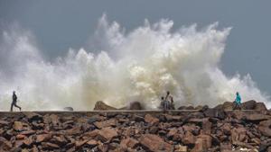 IMD officials said though cyclone Amphan was moving at around 20kmph on Tuesday, it has slowed down to 11kmph over the last six hours.(PTI) IMD officials said though cyclone Amphan was moving at around 20kmph on Tuesday, it has slowed down to 11kmph over the last six hours.(PTI)