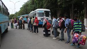 Stranded migrant workers board a bus bound to the nearest railway station amid the lockdown, in Tau Devi Lal Stadium, Gurugram, India, on Sunday, 17 May 2020.(Yogendra Kumar/HT PHOTO) Stranded migrant workers board a bus bound to the nearest railway station amid the lockdown, in Tau Devi Lal Stadium, Gurugram, India, on Sunday, 17 May 2020.(Yogendra Kumar/HT PHOTO)
