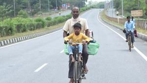 A migrant labourer and his son on their way to Giridh district, Jharkhand, Ranchi, May 15, 2020(Diwakar Prasad/HTPhoto) A migrant labourer and his son on their way to Giridh district, Jharkhand, Ranchi, May 15, 2020(Diwakar Prasad/HTPhoto)