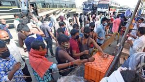 Migrants collect food from a stall at Indore bypass as they travel from Maharashtra and Gujarat to reach their native places in Uttar Pradesh, during the ongoing Covid-19 lockdown, in Indore on Tuesday.(ANI Photo) Migrants collect food from a stall at Indore bypass as they travel from Maharashtra and Gujarat to reach their native places in Uttar Pradesh, during the ongoing Covid-19 lockdown, in Indore on Tuesday.(ANI Photo)