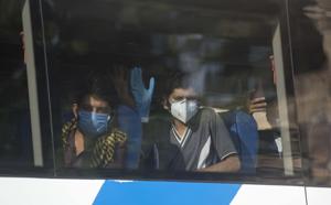 Alarge number of migrant workers are walking for hundreds of kilometres in an attempt to return home amid the coronavirus lockdown.(Satyabrata Tripathy/HT Photo) Alarge number of migrant workers are walking for hundreds of kilometres in an attempt to return home amid the coronavirus lockdown.(Satyabrata Tripathy/HT Photo)