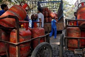 Prices of LPG cylinders are revised by fuel retailers on the first day of every month depending mainly on the international benchmark rate of LPG and the exchange rate of the US dollar and the Indian rupee.(Reuters) Prices of LPG cylinders are revised by fuel retailers on the first day of every month depending mainly on the international benchmark rate of LPG and the exchange rate of the US dollar and the Indian rupee.(Reuters)