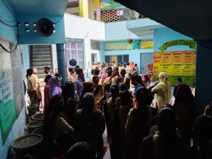 Parents and students gather at Government High School, Kailash Nagar, to collect textbooks on Friday.(ht photo) Parents and students gather at Government High School, Kailash Nagar, to collect textbooks on Friday.(ht photo)