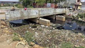 As the Buddha Nullah is the main drain of the city, the sewer system across the city gets choked when the nullah overflows.(Gurpreet Singh/HT) As the Buddha Nullah is the main drain of the city, the sewer system across the city gets choked when the nullah overflows.(Gurpreet Singh/HT)